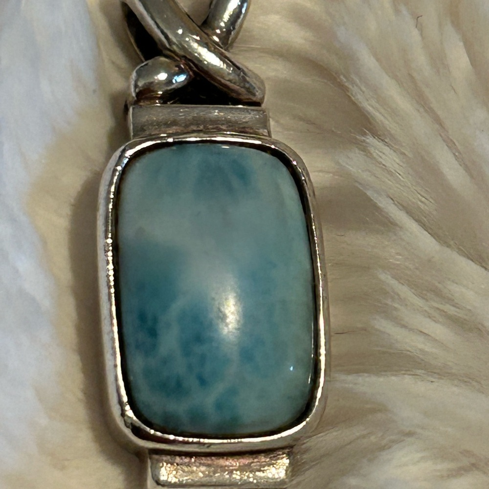 Elegant Silver and Blue Pendant Necklace